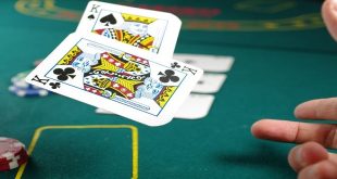 Which online casino game has more probability to win