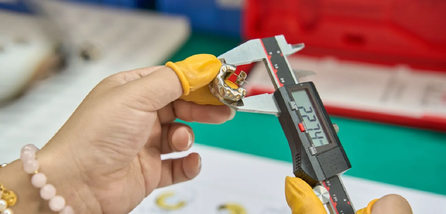 How Manufacturers Assist in Amazon FBA Labeling and Barcoding